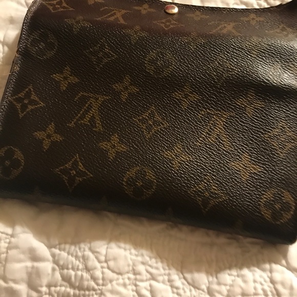 Louis Vuitton - Picture 5 of 5